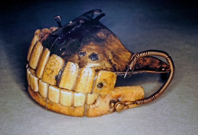 Heindsight's tweet image. At the age of 57, George Washington had all of his remaining teeth pulled and received the first of several complete sets of false teeth to alleviate his constant ailments resulting from recurring infections. 🦷🪥🦷