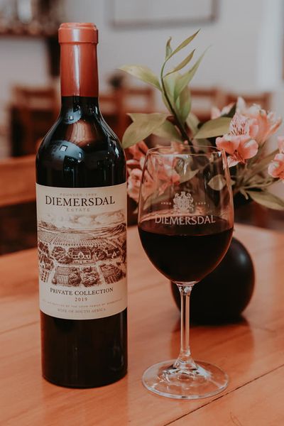 #wineWednesday is just another reason to 📷 #DrinkDurbanville wines from Diemersdal Wine Estate .
Have you tried the Diemersdal Bordeaux blend Private Collection? 📷📷
Available at Prestons Liquor Stores. Not for sale to persons under 18.
#drinkresponsibly #liquorstore