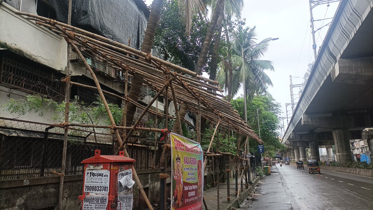 hemkaup's tweet photo. @mybmcwardKW some encroacher is putting up a mandap at Gita Kiran, J.P. Road, near 4 Bunglows signal...it is creating a nuisance by blocking the window and the footpath space. Kindly get it removed asap.@AmeetSatam @rohanrathodBJP https://t.co/n0oHrgxbrH