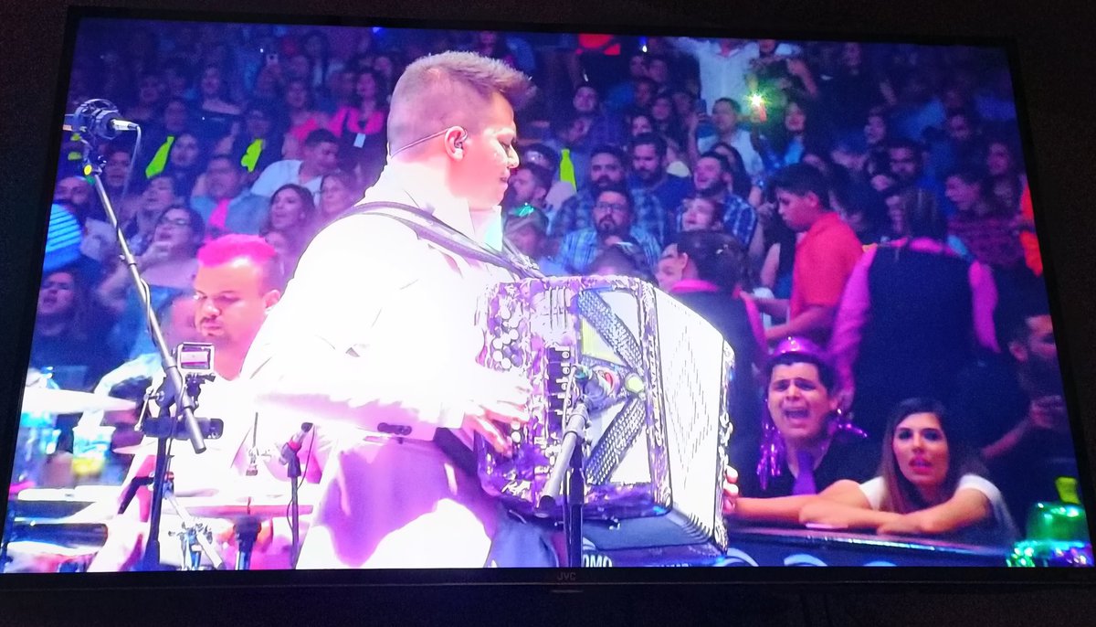 _angelgamez's tweet photo. @LaloElizondoTV una cosa te voy a pedir nada más , llévame al más próximo así , en primera fila ! https://t.co/USAdec2Nhr