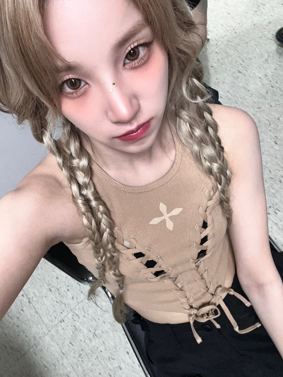 pits_daily's tweet photo. Yuqi #우기 #YUQI #GIDLE #dailypits #armpit #kpoparmpit #asianpits #lovearmpit https://t.co/nGyVGUpMAJ