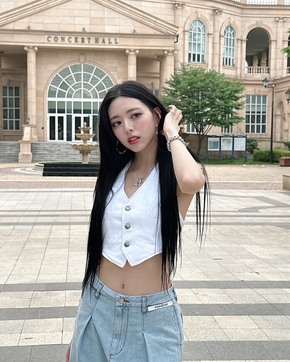 pits_daily's tweet photo. Yuna #YUNA #유나 #itzy 
#dailypits #armpit #kpoparmpit #asianpits #lovearmpit https://t.co/dGfECQLAw3