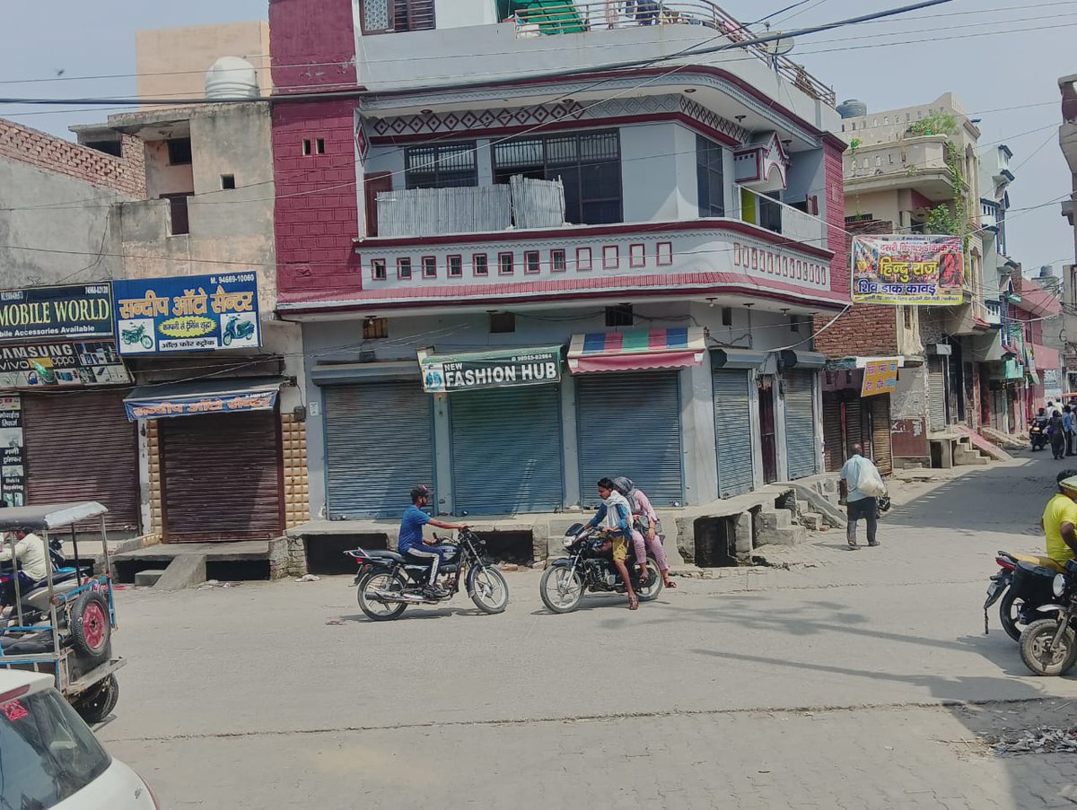 वहीं, मेवात हिंसा के विरोध में संपूर्ण पानीपत बंद रखा गया है. सभी शिक्षण संस्थान, बाजार, सब्जी मंडी पूर्ण रूप से बंद हैं.