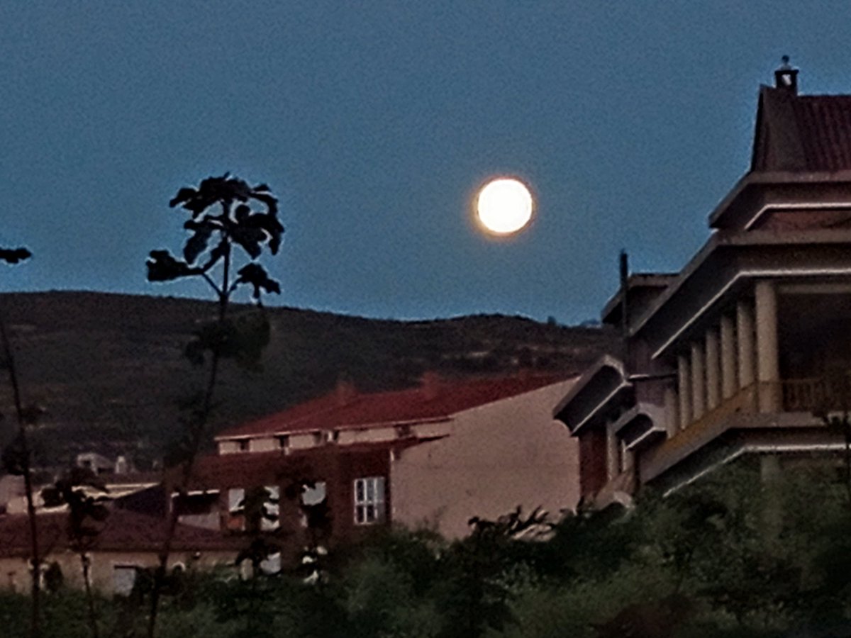 giil_jose's tweet photo. #Luna 🌝del #Esturion🐟 #laRioja https://t.co/l6ll5YpKPE