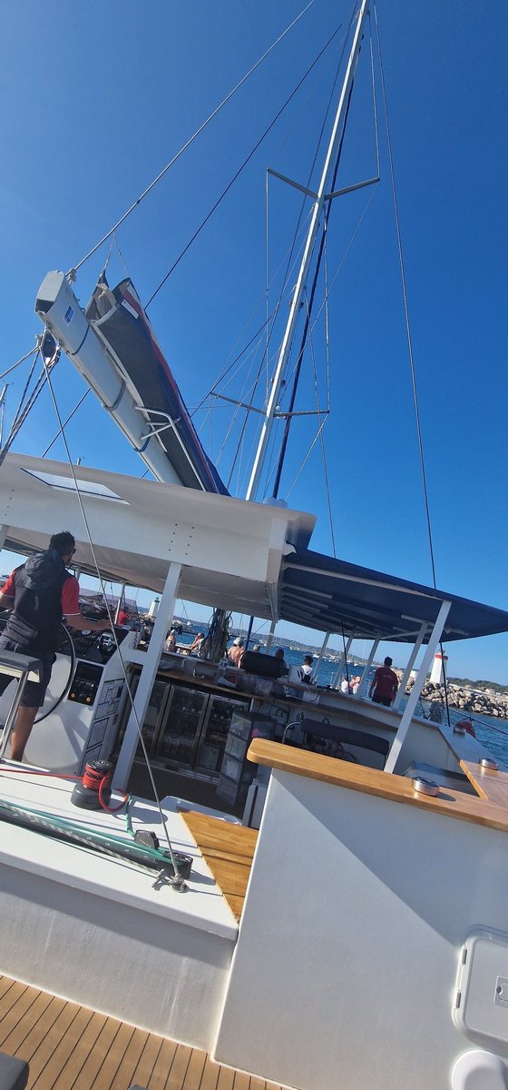 Horuss_off's tweet photo. Petite balade en catamaran pour la matinée !
#Vacances #repos #hyere #balade https://t.co/VtJ3FqvJ6h