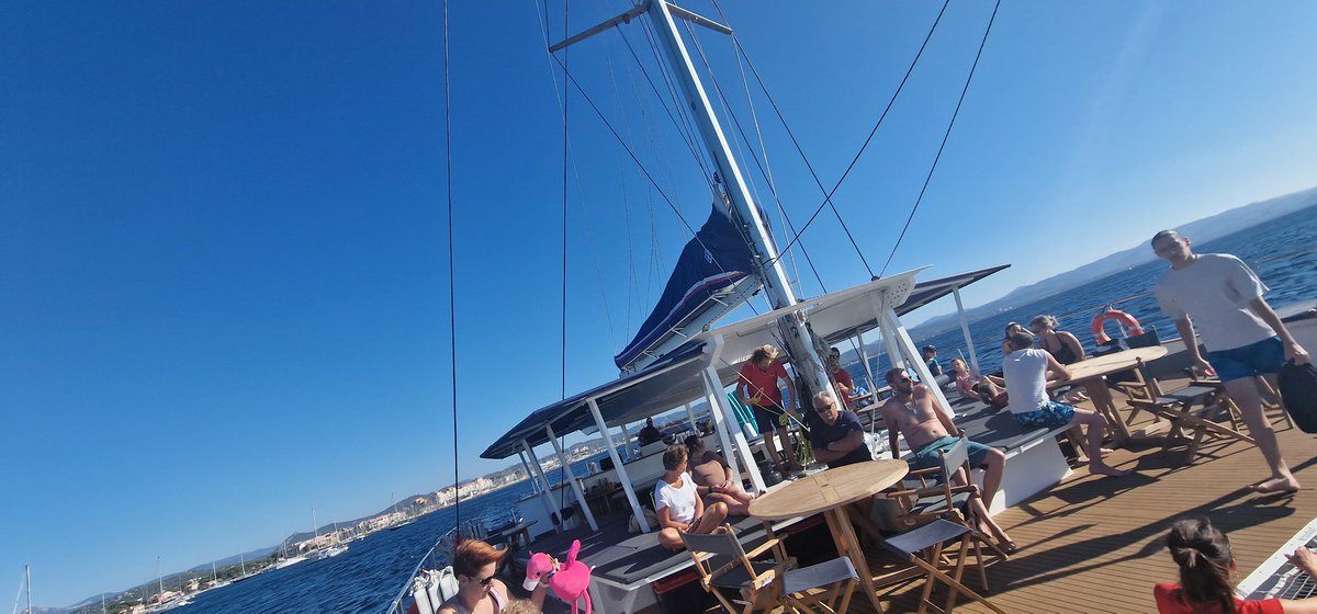 Horuss_off's tweet photo. Petite balade en catamaran pour la matinée !
#Vacances #repos #hyere #balade https://t.co/VtJ3FqvJ6h