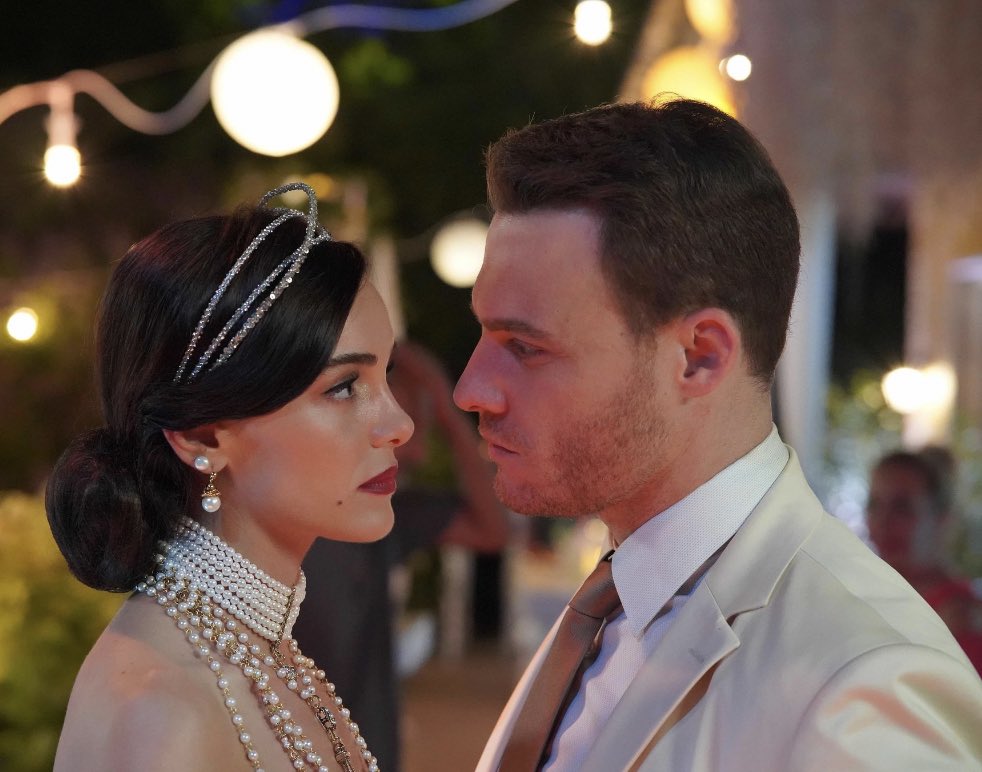 Aaaahhh!! Mañana dejo este mundo cuando vea esta escena y a Ateş vestido así!!! 🔥🔥 #KeremBürsin #YaÇokSeversen