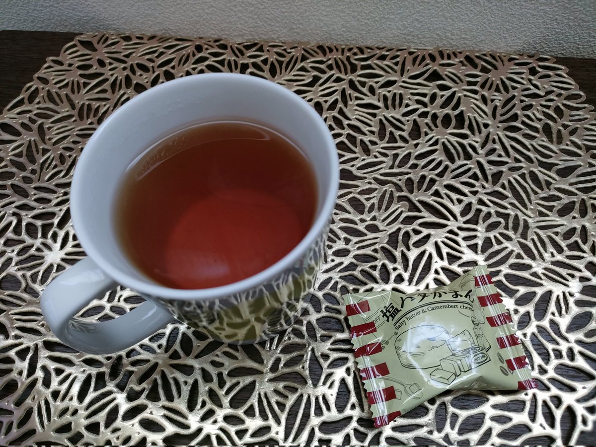 teaandbook0827's tweet photo. 今日の午後茶はダージリン秋摘み
誰に言われようとマグカップティー https://t.co/M7R960R1Bt