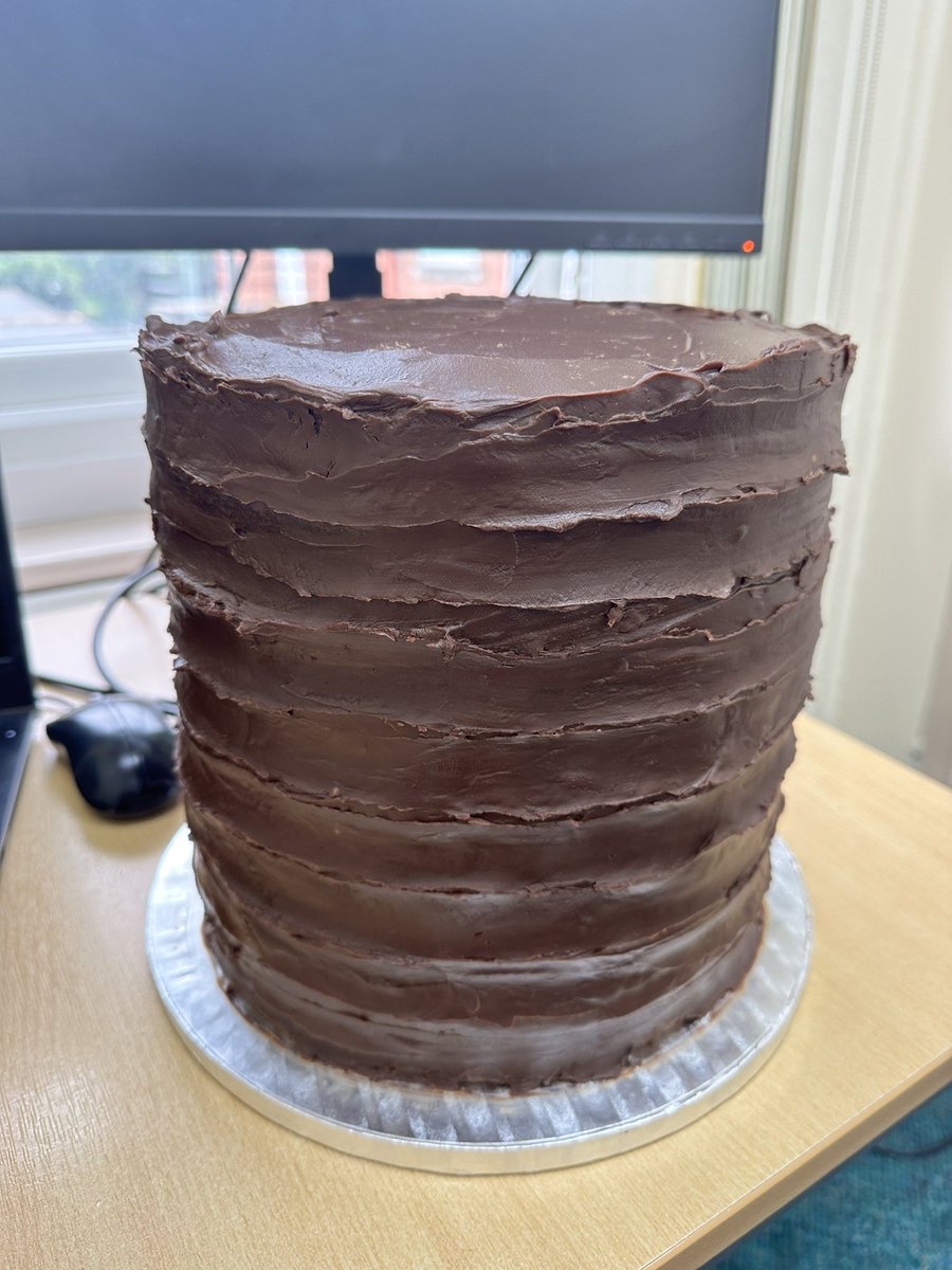 NatalieBelt1's tweet photo. Just arrived in work to find this amazing birthday cake on my desk handmade by @Katiespeed1 what a superstar. Suck a wonderful suprise #teamrdash #changeandtransformation https://t.co/psIjh4VD81