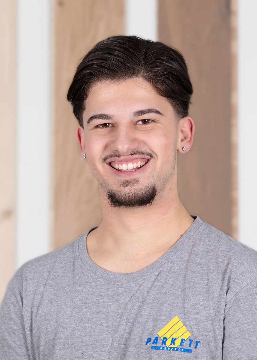 Nach seiner sehr erfolgreichen Teilnahme am Parkettmodell-Wettbewerb dürfen wir Genti Dinaj auch zur bestandenen Lehrabschlussprüfung gratulieren.