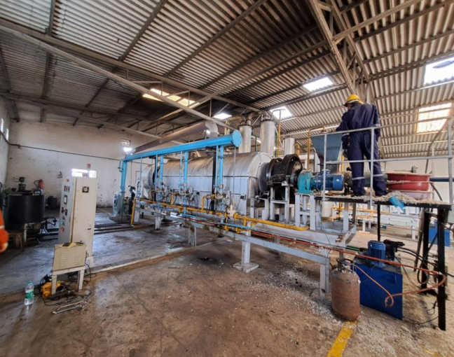 sovrennofficial's tweet image. #Resgen Limited, incorporated in 2018, is engaged in the manufacturing of Pyrolysis Oil (a substitute of furnace oil) from all kinds of all plastic waste and plastic scrap. Company terms the manufactured pyrolysis oil as PlasEco.