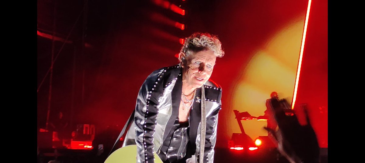 MaimonDavid's tweet photo. 1.2.3..#DepecheMode #MementoMoriTour #prauge .MR.martin L Gore https://t.co/HX9iQY56Bf