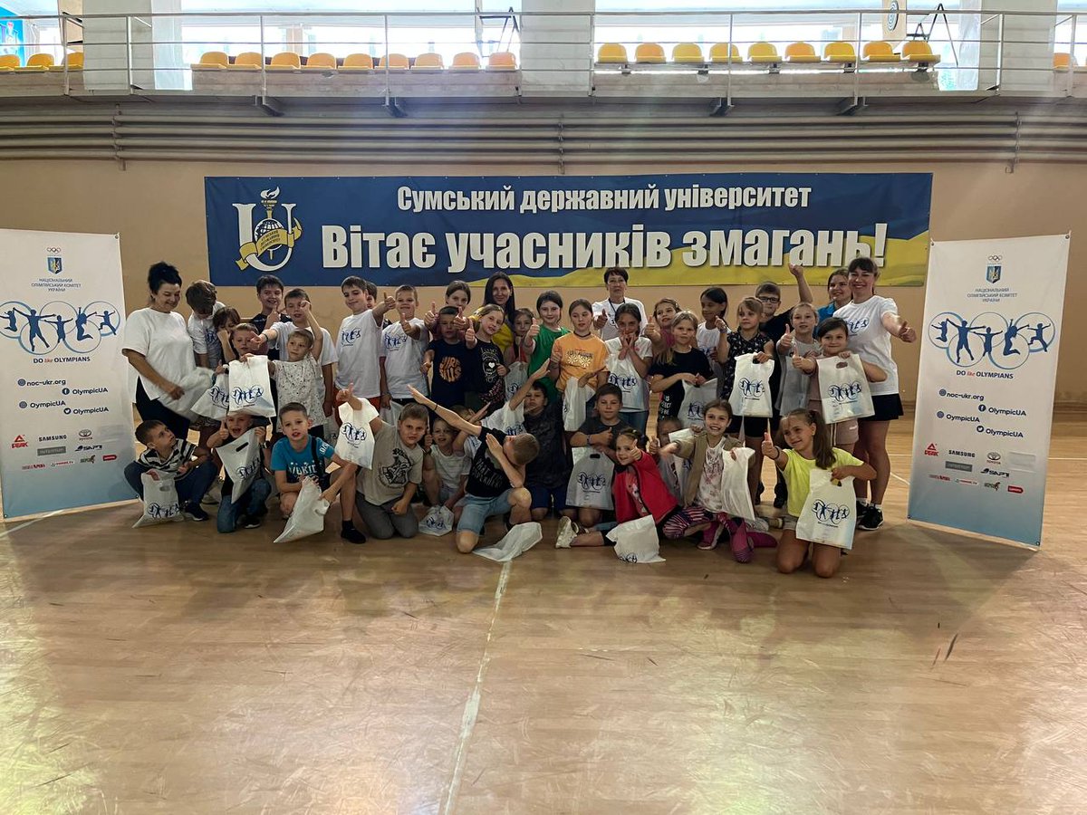 OlympicUA's tweet photo. 💙💛#DoLikeOlympians знову завітав до юних учасників табору «Аквабенд-СумДУ»

👉https://t.co/9ePNXbEfFM

#StandWithUkraine #НОК #Україна #УкраїнськийСпорт #Ukraine #OlympicMoves #StrongerTogether #StayHealthy, #StayActive #РазомдоПеремоги #MoveForPeace #MoveForUkraine  #НОКСуми https://t.co/DVnNqDhlo1