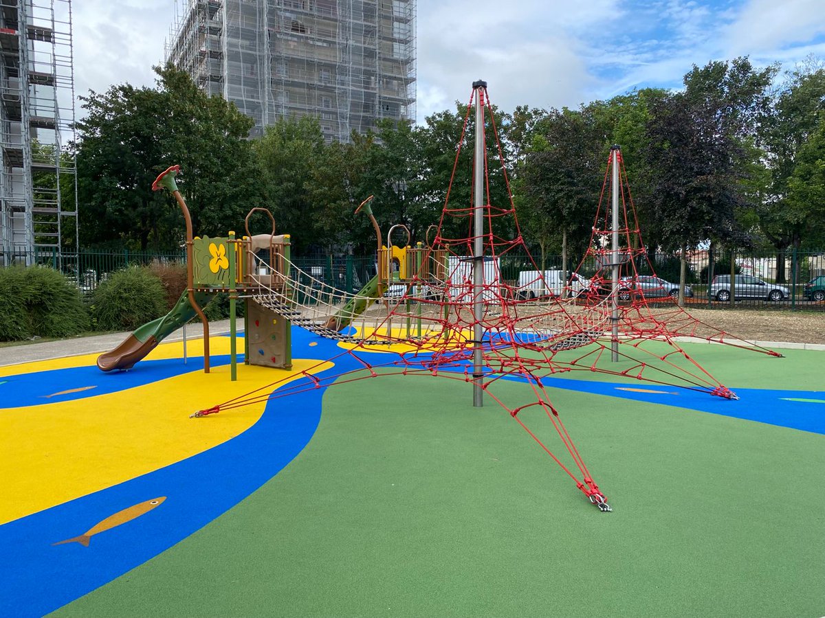 Husson International tweet media