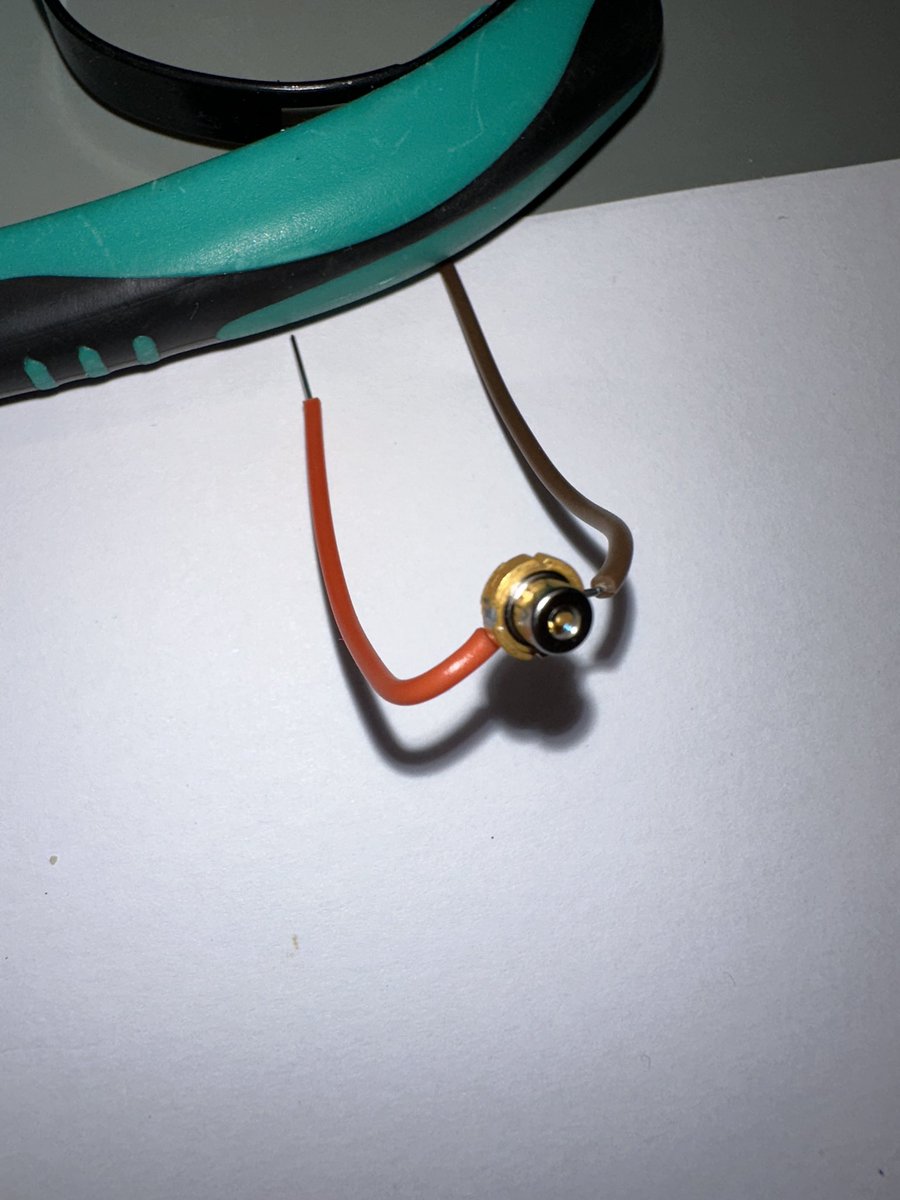 oz1lqo's tweet photo. I extracted an IR #laserdiode from an old CDROM drive, it’s an irreversible process 😂
🚨Be careful, they’re powerful and the light is invisible 🚨
The camera picks it up just fine as I’m projecting it (unfocused) onto a sheet of paper #waveformwednesday #electronics #engineer https://t.co/9vEsriNOOB