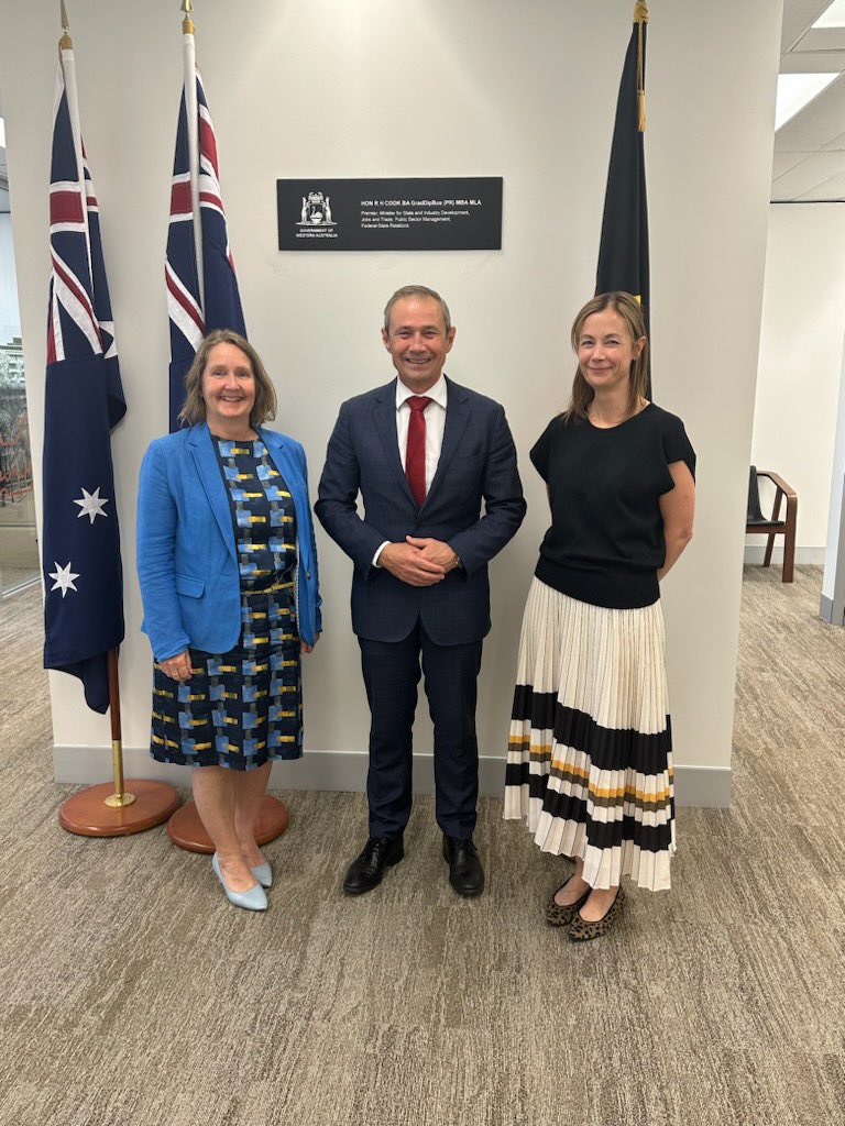 Thank you to Premier @RogerCookMLA for a productive meeting with incoming & out-going British Consuls General . Thank you Perth & WA for being so welcoming - there’s so much we can work on together.