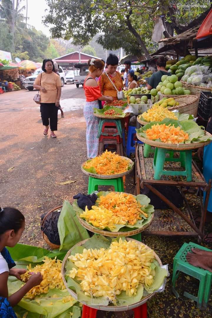 LarthaDm's tweet photo. Pokkpa market. florists Sagarwah. https://t.co/ey4a2saU6W