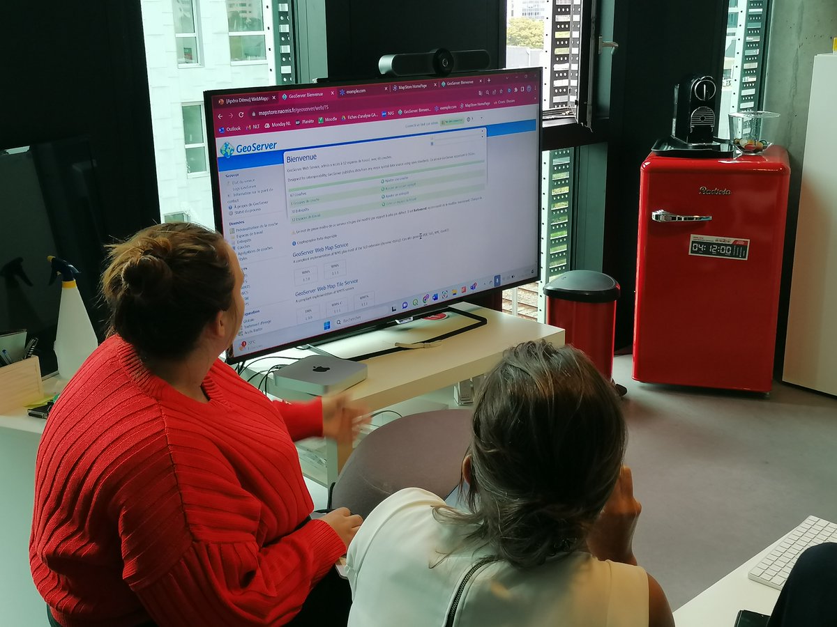 Après 3 mois de stage au sein de l’équipe NAOMIS, Alizée anime l’apéro-démo en présentant le #WebMapping avec des logiciels #OpenSource.

Cette présentation portait notamment sur 3 outils provenant de GéoSolutions: GeoServer, MapStore 2 et GeoNode.

linkedin.com/feed/update/ur…