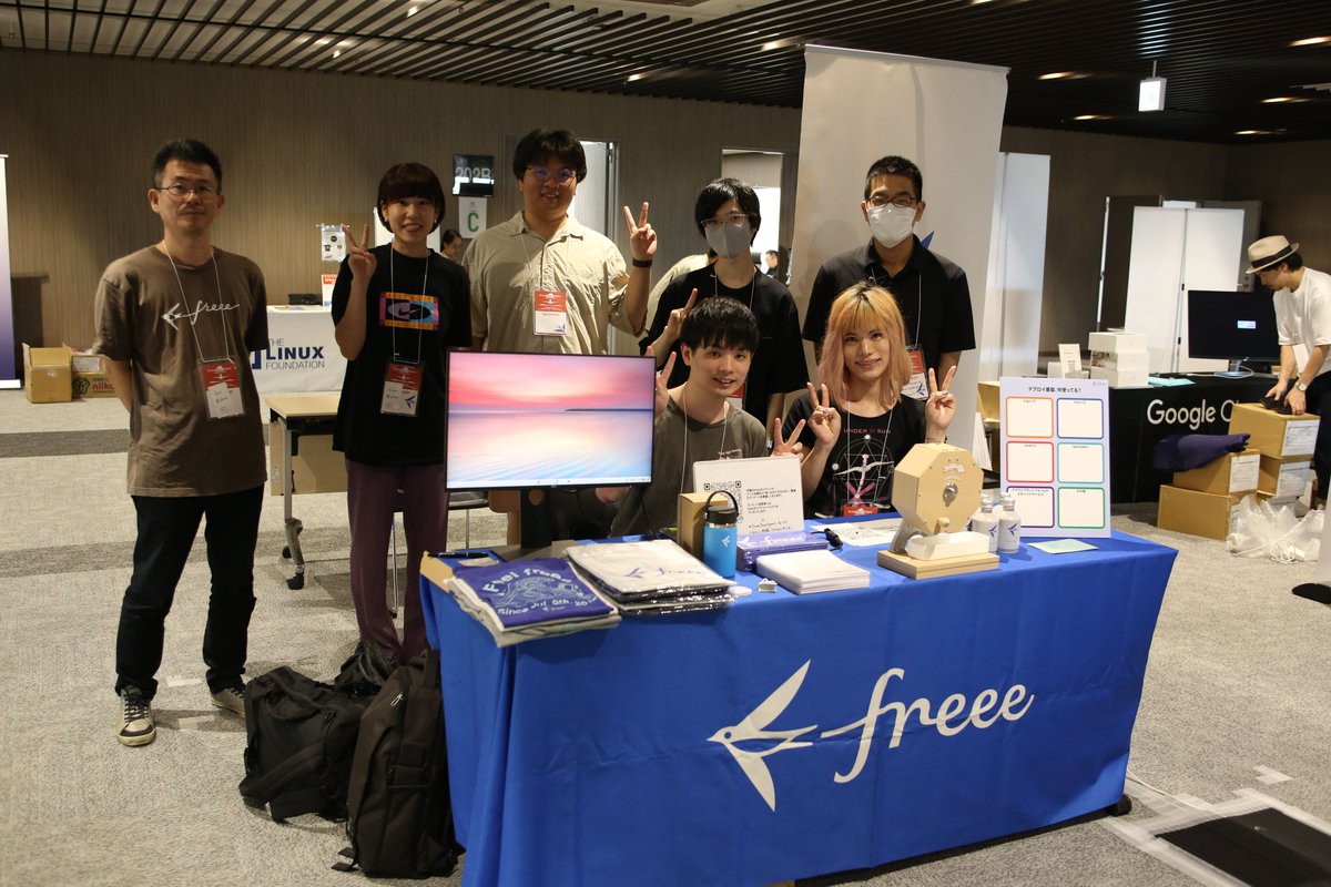 freeeDevelopers's tweet photo. 明日はいよいよ #CNDF2023 です！freeeのブースに来たら、SREのメンバーとわいわい話せます。ぜひお立ち寄りください！
#freee #freeeDevelopers https://t.co/hiBbQrwbK6