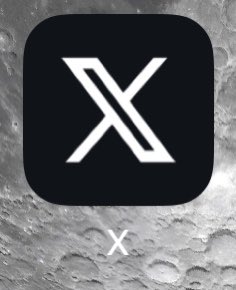 ImaRoxtaar's tweet photo. It took me far too long to realise twitter changed its name/icon. Nearly deleted it since I didn’t recognise it at all. (Legit thought it was like an Uber app or something…UberEats Xpress 🤣)

So…is the blue bird gone forever?  🐦 https://t.co/7wIv4ngFDR