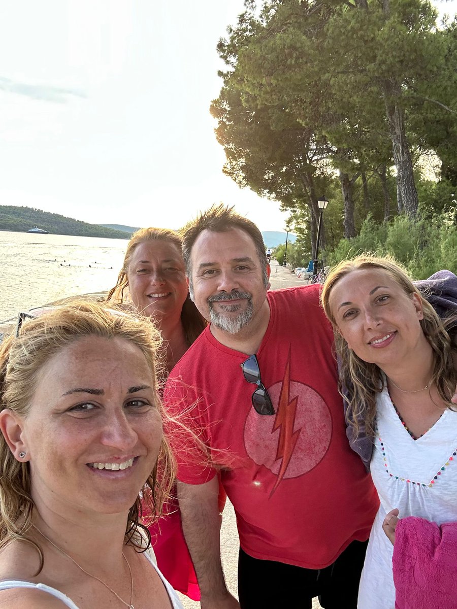 BracaDjordjevic's tweet image. A week (almost) at #Brač, first time on Croatian #Adriatic after 3️⃣5️⃣ years 😱 Family, friends, beautiful coast, extremely nice people... Milna was heaven. Surely we will be back! #vacation #beautifulplaces