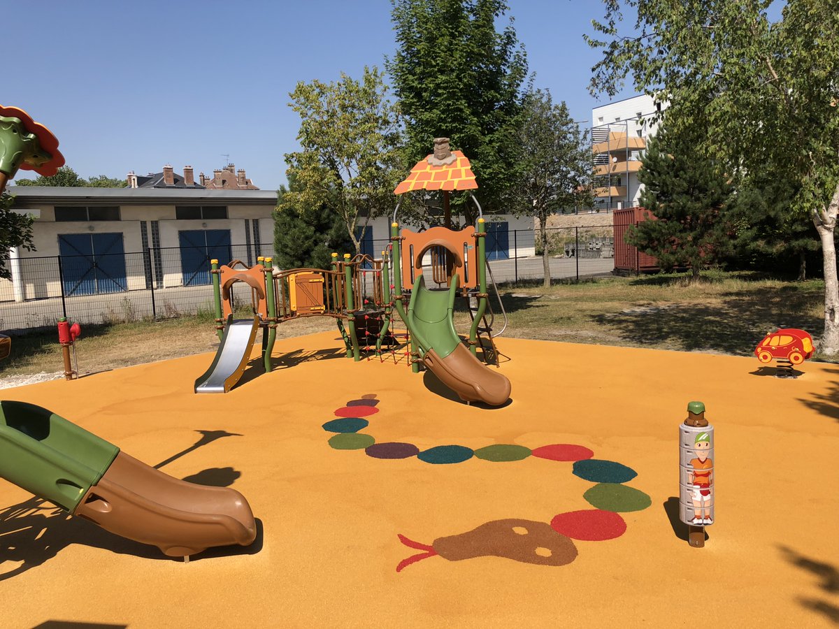 Husson International tweet media