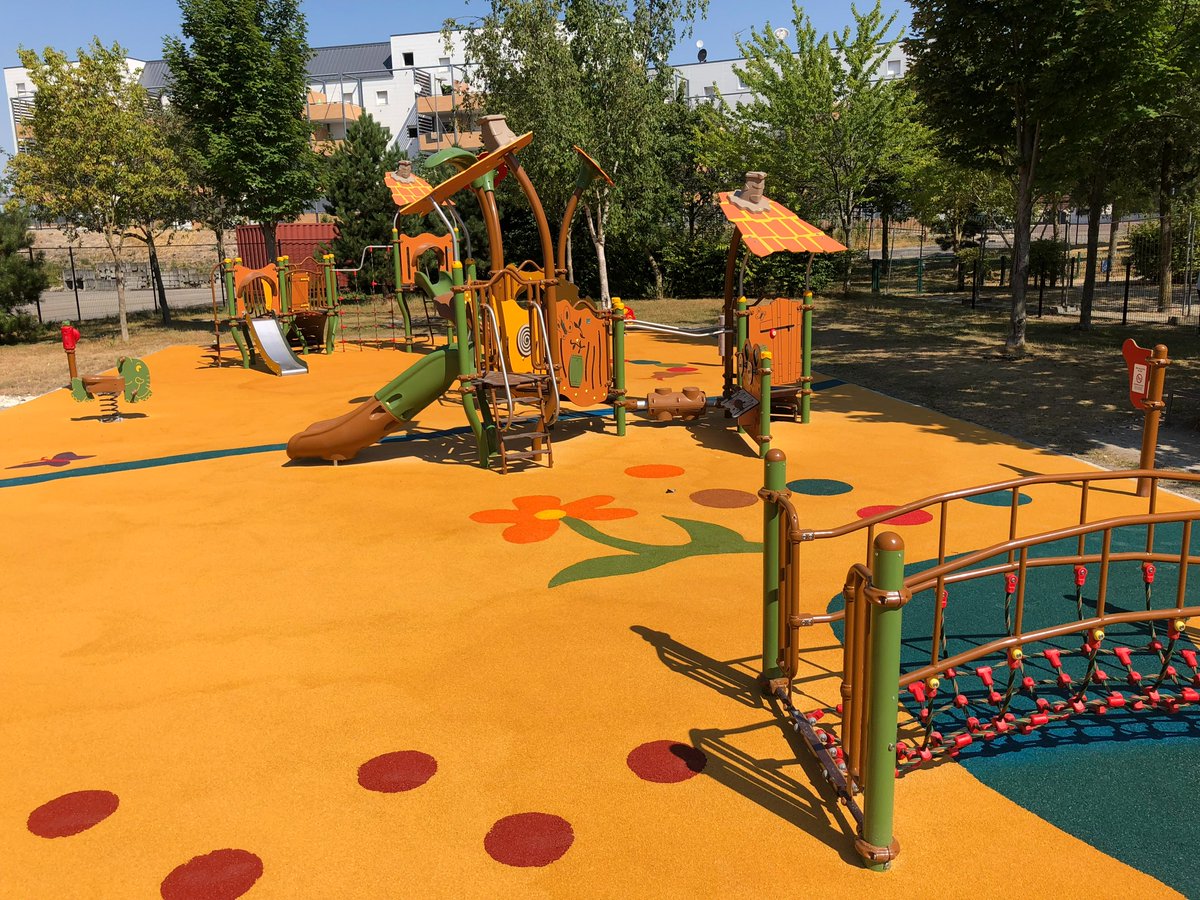 Husson International tweet media