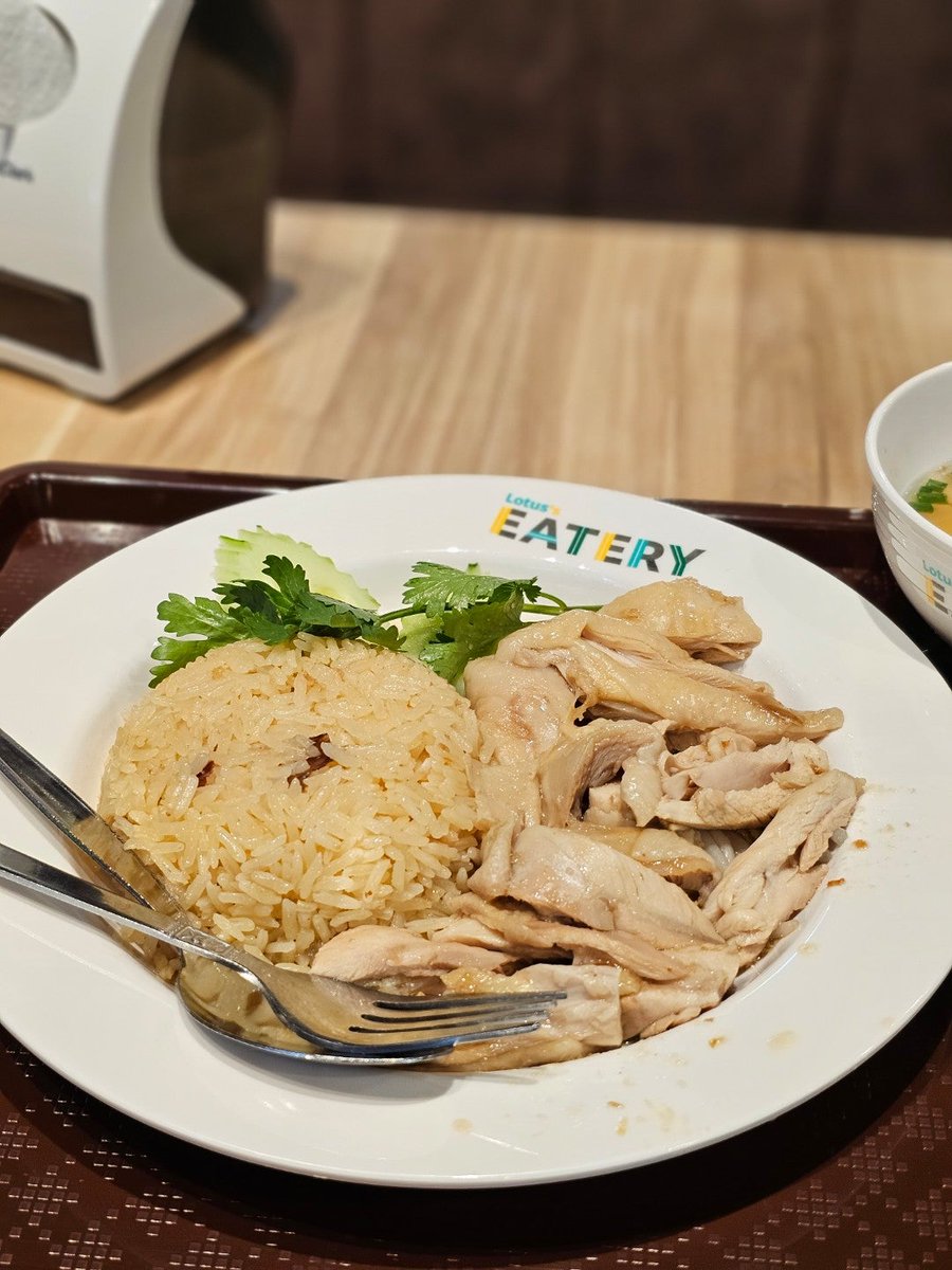 Now open คิดอะไรไม่ออกก็ข้าวมันไก่ (@ Lotus's Eatery in Phra Khanong, กรุงเทพมหานคร) swarmapp.com/c/jgUnq6iihPM