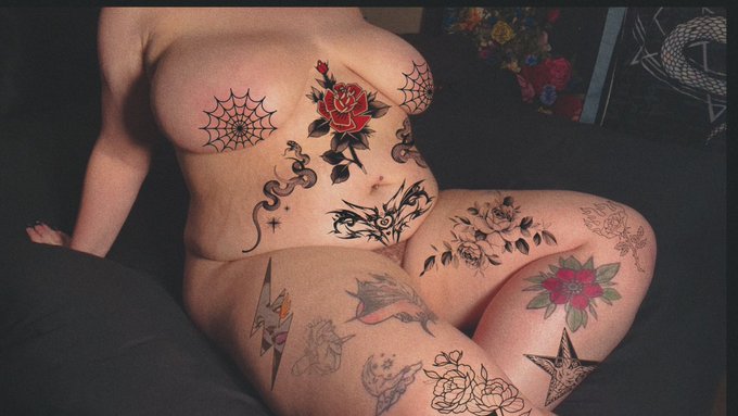 I just wanna look like a chipotle bag already :(( someone fund my tattoo dreams lmao https://t.co/bA