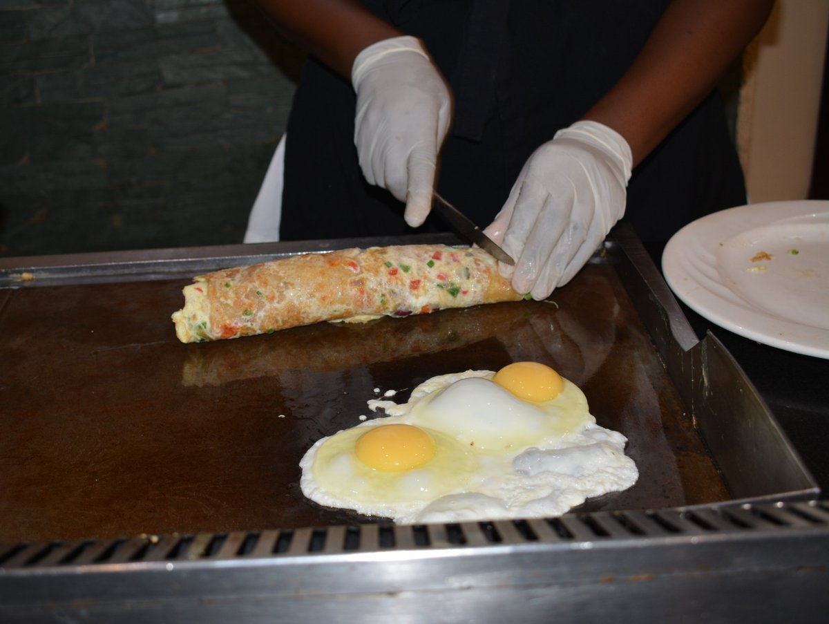 ProteaEntebbe's tweet photo. Start your morning with a taste of Uganda! 🇺🇬🍳 
Indulge in the mouthwatering Ugandan-made Rolex, perfectly paired with your favorite tea or drink at #tidesrestaurant .   

A delightful breakfast that's bound to put a smile on your face! 😋☕  

#ProteaEntebbe #Rolex https://t.co/GdL1n8jBkL