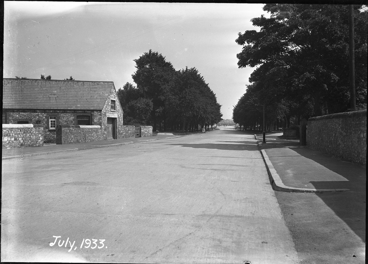GlamArchives's tweet photo. This photograph was taken 90 years ago, in the summer of 1933. It shows the newly constructed Western Avenue in #Cardiff, looking east towards the Taff bridge. The image comes from the records of the Planning Department of Cardiff City Council. https://t.co/YdcG1M2RFN