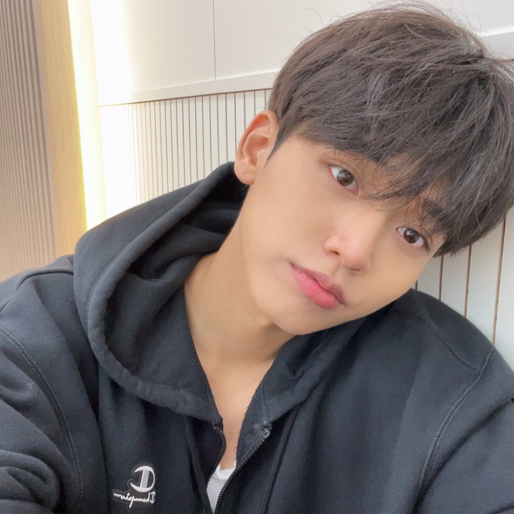 OmegaX_members's tweet photo. [#OX]

☁️맑다

#OMEGA_X #오메가엑스
#혁 #HYUK https://t.co/aTB3E03DGG