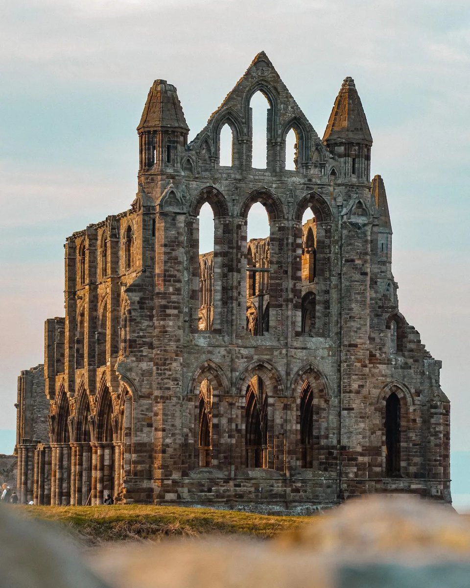 📍Whitby Abbey 

Photo credit: yorkshire_pudding

#whitbyabbey #whitby