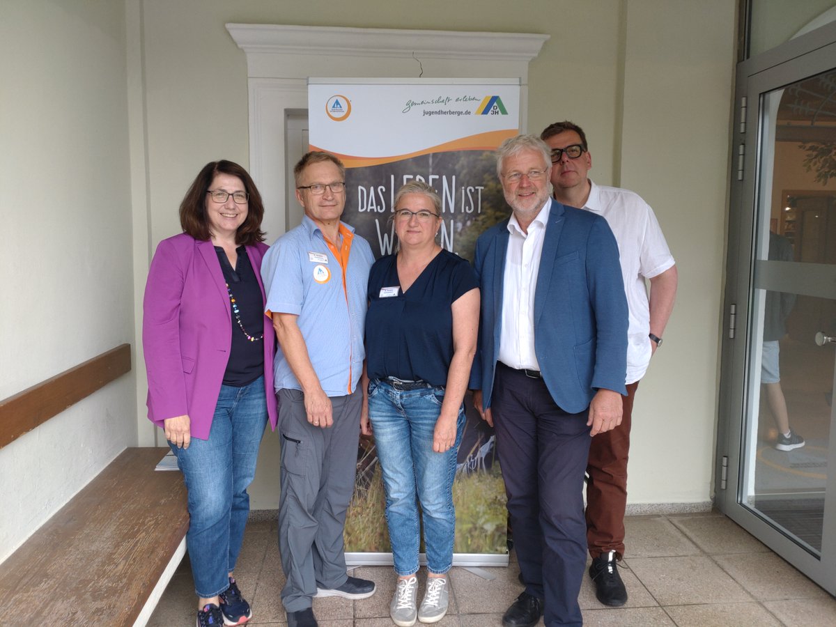Landespolitik zu Gast in den Jugendherbergen. Tanja Schorer-Dremel (l.) besucht unser Haus in Eichstätt. Fruchtbares Gespräch mit DJH-Präsident Klaus Umbach und der Herbergsleitung - Familie Gulden.