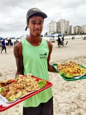 Esse é Felipe Nascimeto, 22 anos, preto pobre, sequestrado, torturado e executado pela Polícia Militar RACISTA de São Paulo na favela do Guarujá. O vendedor ambulante deixa esposa e duas filhas.