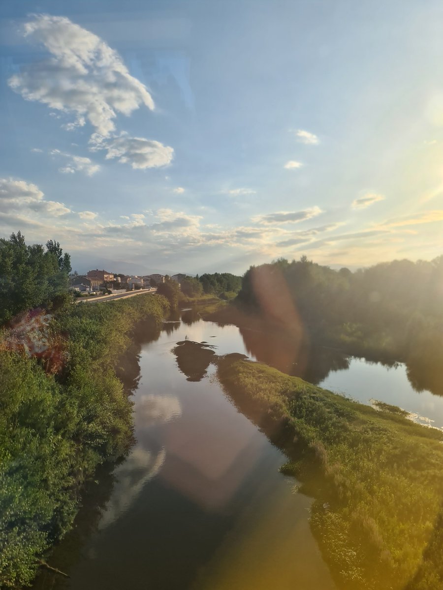 treinenliefde's tweet photo. Met de trein van midden Gelderland naar Spanje (Girona)  in een dag? Makkelijk te doen:) Hier een draadje 😃 https://t.co/2ecomt8xRi