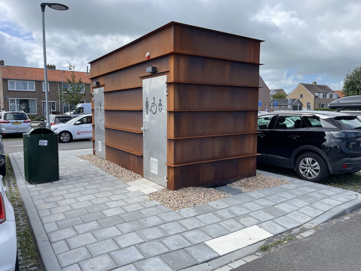 Toegankelijk naar zee!😎
Welke voorzieningen zijn voor jou belangrijk om een dagje naar het strand te kunnen gaan? #Zeeland #Strandrolstoel #Rolstoelvriendelijktoilet #Ongehinderd