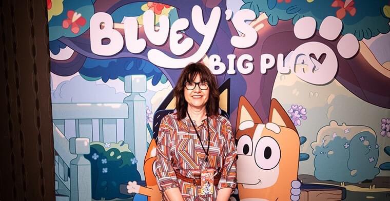 To celebrate the homecoming of Bluey’s Big Play The Stage Show at <a href="/QPAC/">QPAC</a>, we spoke to director Rose Myers about the success of the show on the international stage. Rose pictured at the US premiere at Madison Square Garden. #bluey 

player.captivate.fm/episode/5ca0b1…