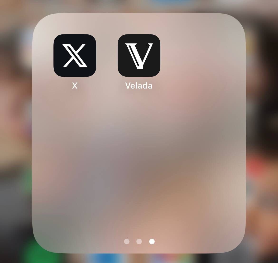 <a href="/huleymantel/">Hule y Mantel</a> <a href="/TatauB/">Tatau</a> <a href="/IkerMoran_/">Iker Morán</a> Nuestra más sincera solidaridad con <a href="/TatauB/">Tatau</a>  y todos los damnificados por el cambio del señor <a href="/elonmusk/">Elon Musk</a> #QueVuelvaElPajaritoAzul