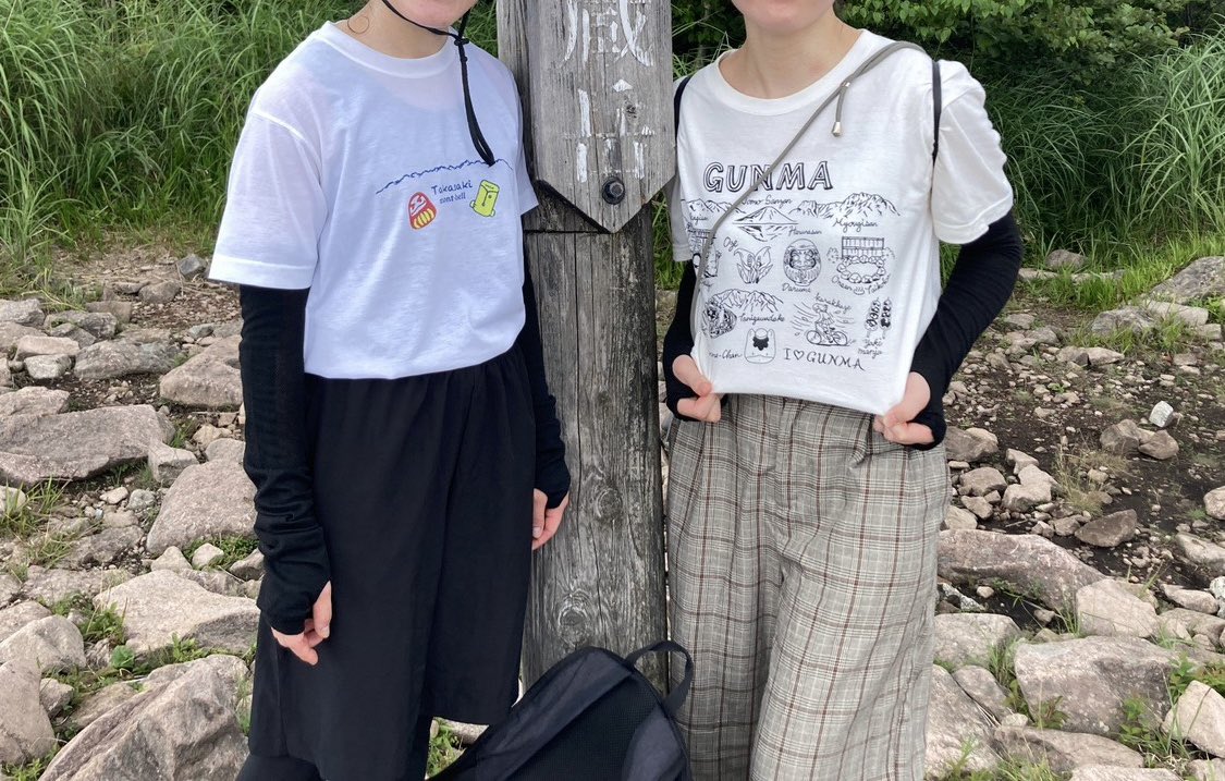 positive_new_'s tweet photo. 先週末、地蔵岳登ってきました！
久々の登山だったので、往復3時間の初心者コース🔰

登るのは大変だけど、自然の空気吸ってるときって、
心の奥からじゅわっと幸せな気持ちになる。。（伝われ）

ちなみに2人とも群馬のTシャツ🐴👕笑 https://t.co/lvnaYaR8iH