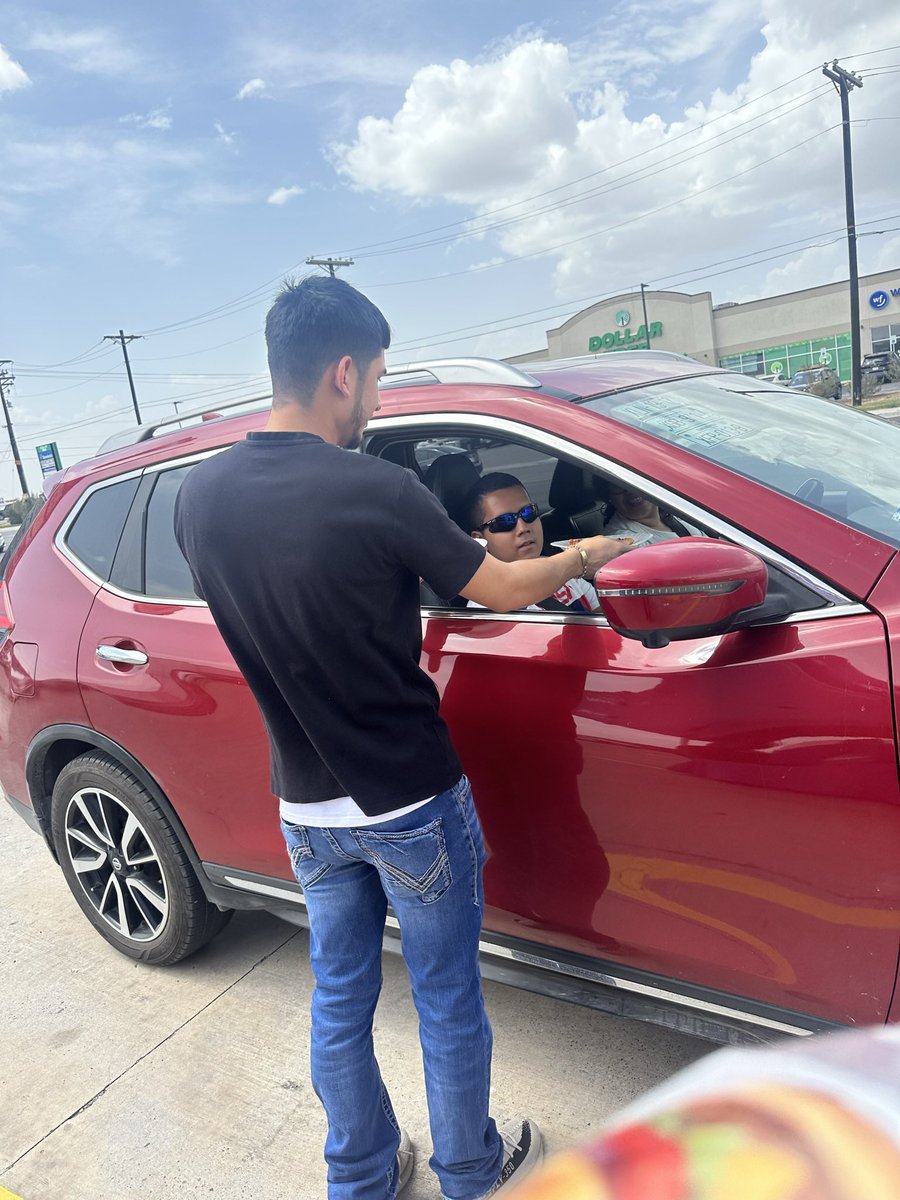 Cynthia87575389's tweet photo. Amazing work Team Dicker, we had a great turn out  on the Back to School event  Metro By Tmobile (Dicker) #RGV  @purely_wireless https://t.co/JE4706Q5fx