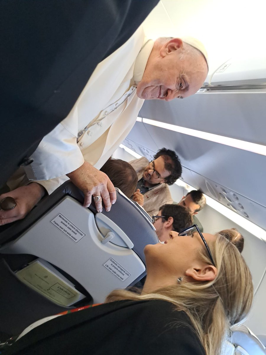 On the flight to Lisbon today I asked #PopeFrancis about the #Vatican investigation into the Sodalitium Christianae Vitae & the visit of +Charles Scicluna & Fr Jordi Bertomeu to Lima last week He told me: 'we're working on this. We're trying to bring the situation to light'