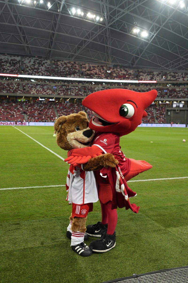 FCBayernBR's tweet photo. 🤝🥹 @LFCBrasil
#AudiFCBTour #LFCFCB https://t.co/bsc8OsMFHK