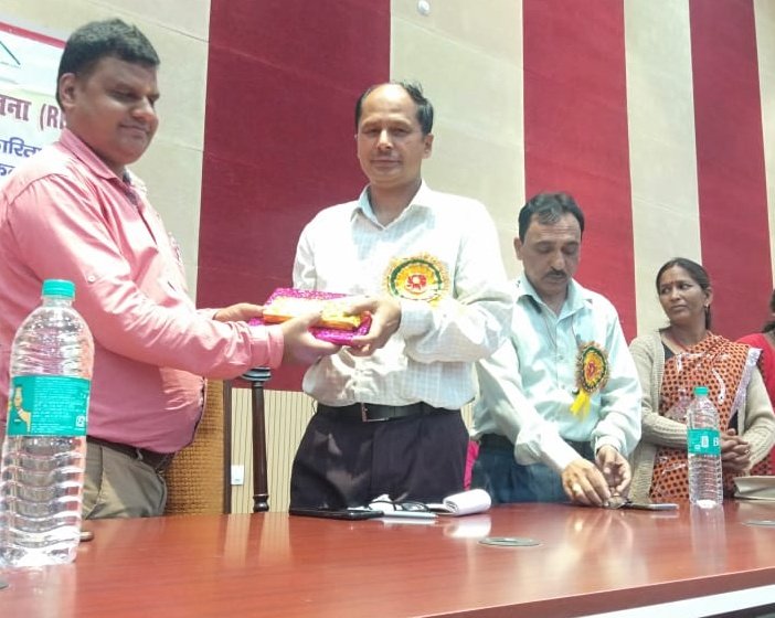 REAPPauri's tweet photo. Today, the #AGM of #Lakshya_SRC was organized in the block office of #Kaljikhal block. During the meeting #shareholders &amp; #BoD members of the SRC were present. Agendas included the following:
#Share_Capital
#Available_fixed_assets
#Turnover_of_the_SRC https://t.co/mFKdULqjJy