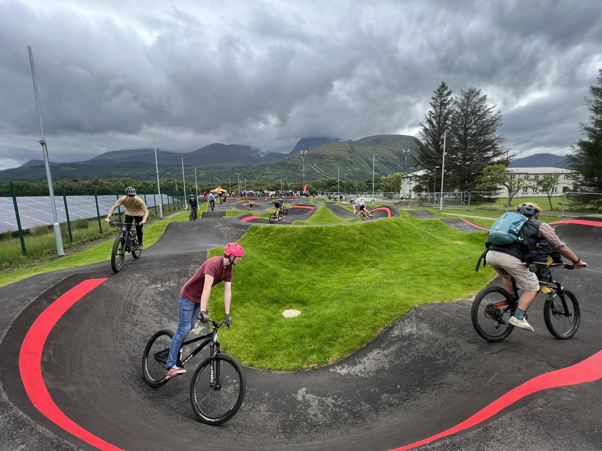 The Fort William Bike Park is open! Supported by £290k from the @sportscotland Cycling Facilities Fund, this community project has created another destination for cycling in Lochaber. On the eve of the UCI Cycling World Championships - lots of locals and visitors giving it a go!