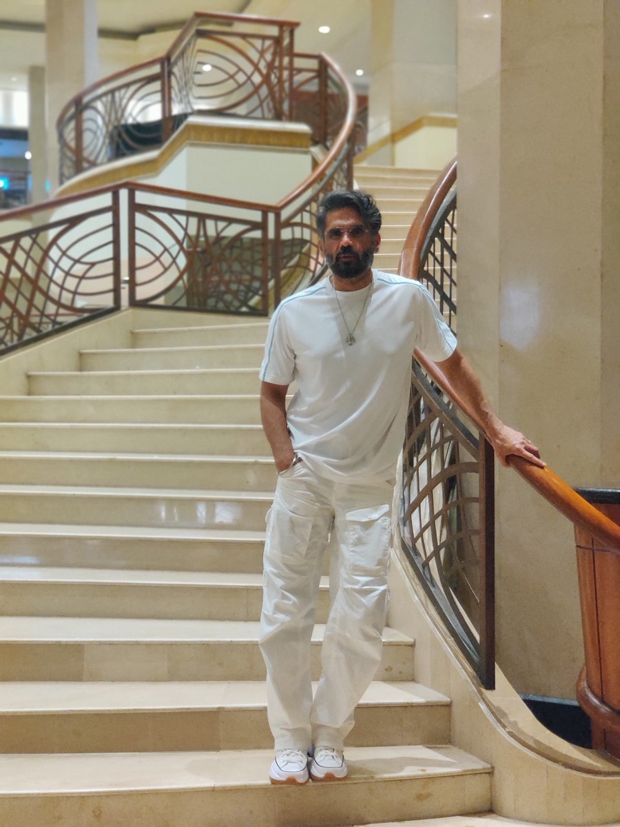 Action hero @SunielVShetty sir at the launch of World first 24/7 online Mental health app today #SunielShetty #mentalhealth #LetsGetHappi