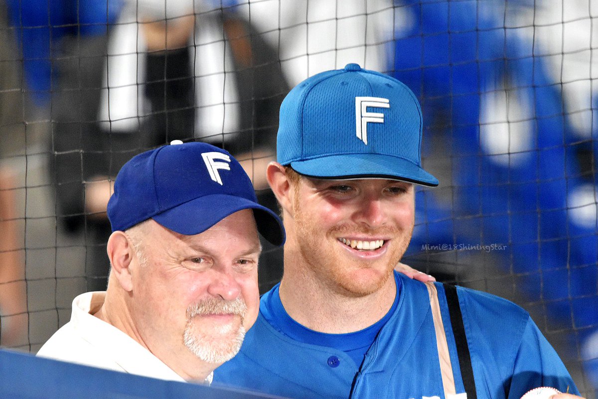Bs23ShiningStar's tweet photo. 本日のヒーロー✨
A proud dad and his son
Congrats James you are MARVELous⚾️
#lovefighters
#JamesMarvel
#マーベル
#はむほー https://t.co/ZQd7UFbqHx