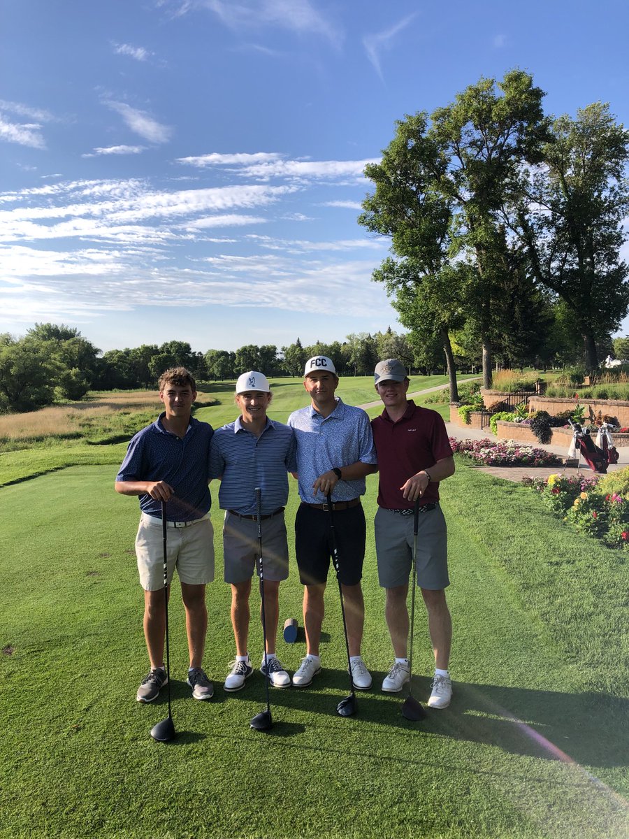 The 8am game on the tee. #pineprep 

⁦<a href="/Zachskarp/">zach</a>⁩ 
⁦<a href="/GraysonWetch/">Grayson Wetch</a>⁩ 
<a href="/laytonbartley34/">Layton Bartley</a>
Gabe Benson