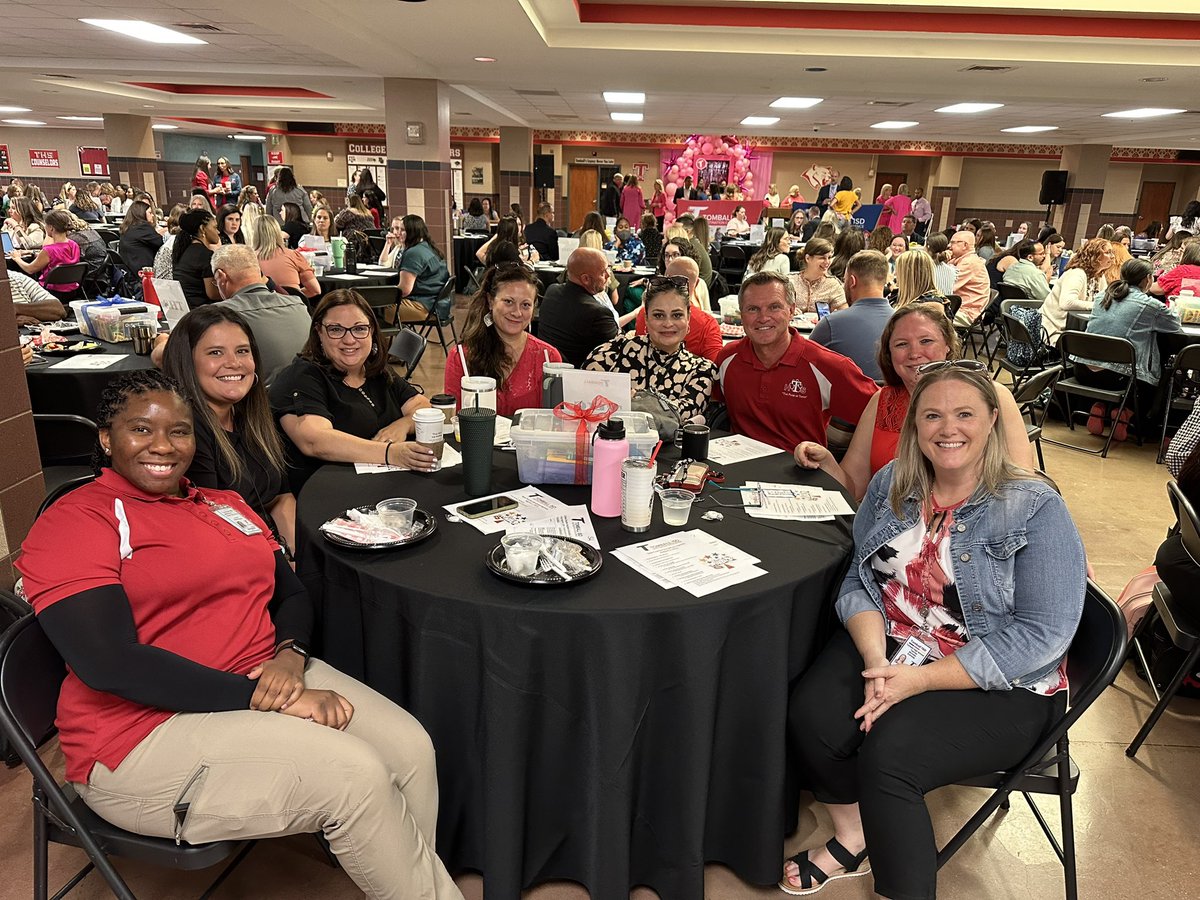 TISDTHS's tweet photo. Starting the morning off at new teacher breakfast. Welcome to the PRIDE OF TEXAS!!! https://t.co/bmQPrlmr9C