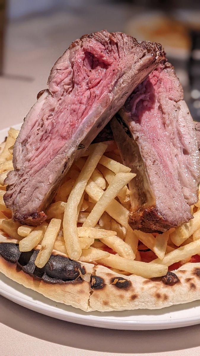 これはアークスクエア御経塚がオープンして間もない頃に行った、肉ポテトがんこ盛りピザ☺️